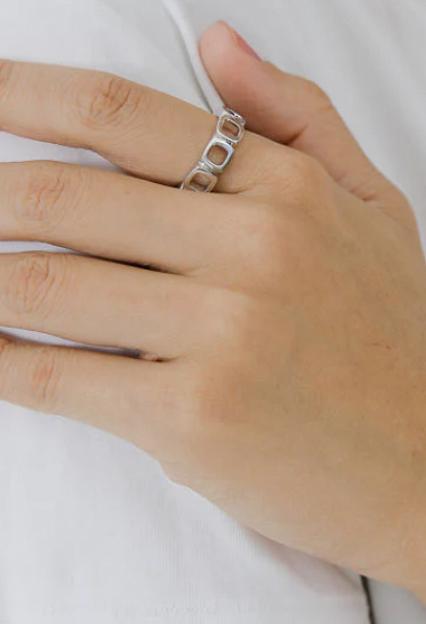 Tom Wood Cushion Band Open Silver